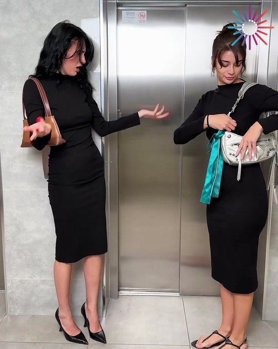 When two girls show up wearing the same outfit 😂✂️