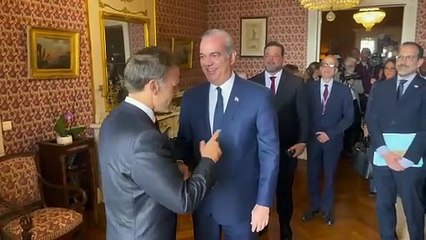 Emmanuel Macron expresa interés en financiar tren y plan de transporte del GSD