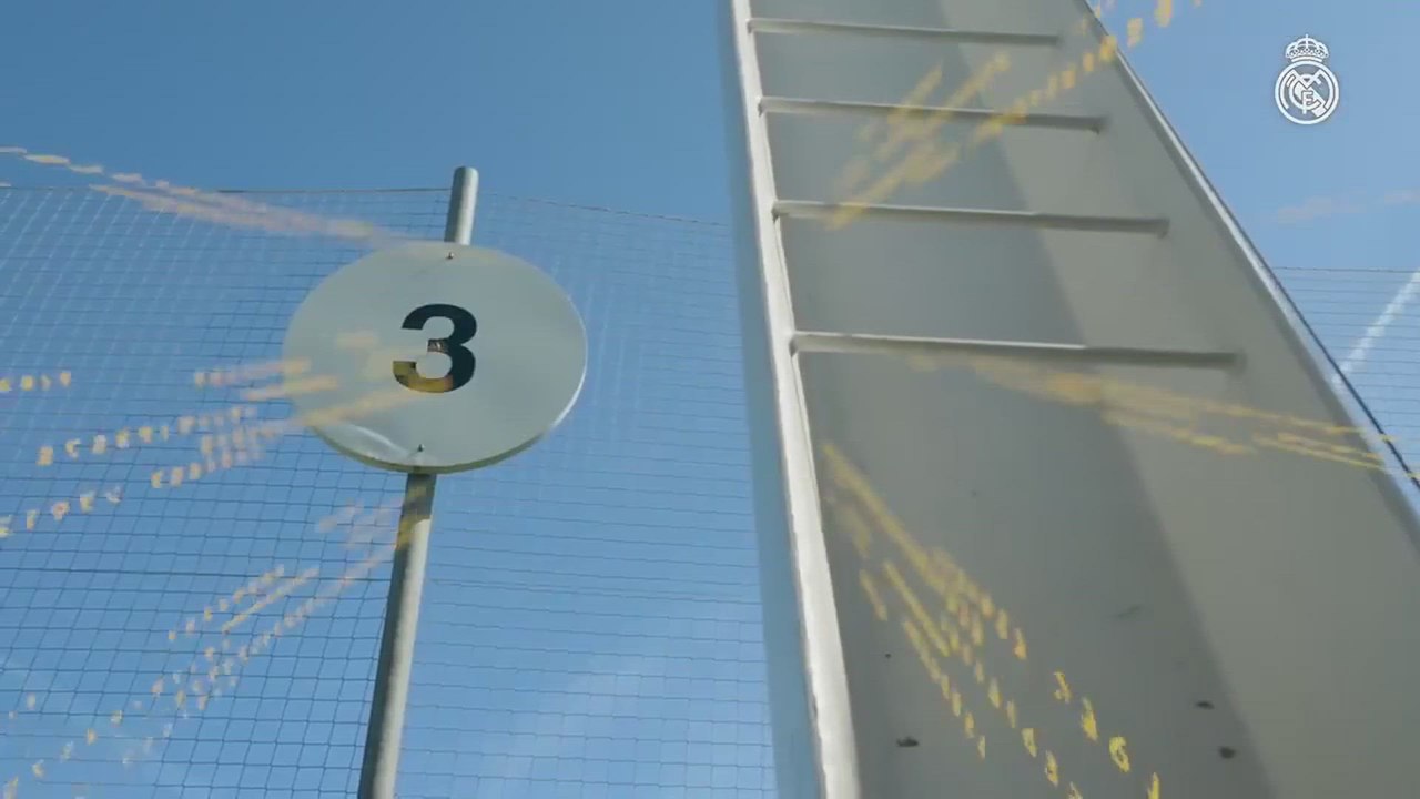 XABI ALONSO se VISTE de JUGADOR en el SEGUNDO ENTRENAMIENTO con el REAL MADRID