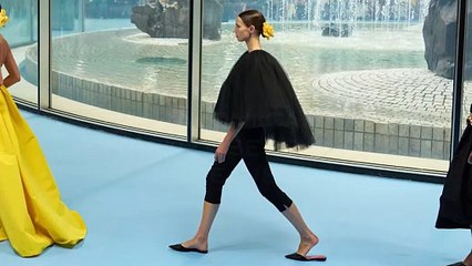 I pantaloni Capri di tendenza secondo le sfilate P/E 2025