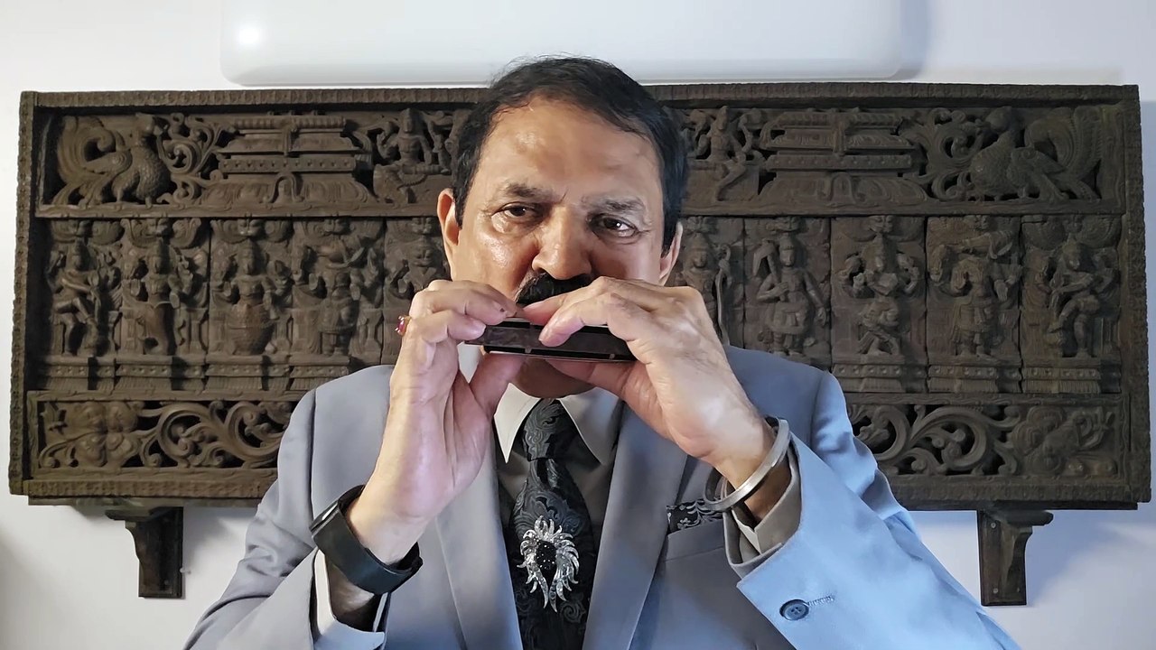 Duniya Ki Sair Kar Lo-Film Around The World1967 Vintage Classic Song on Harmonica Live Performance by Mukund Kamdar