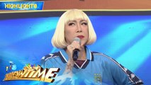 Vice Ganda, naaliw sa energy ng ‘dancing mama’ sa Madlang People | It’s Showtime