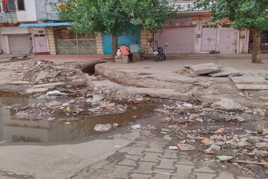 swm news: बिना टेण्डर आधे-अधूरे नालों की करवा रहे सफाई!