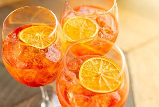 Aperol spritz : les 3 secrets d’un expert en mixologie pour réaliser un cocktail parfait