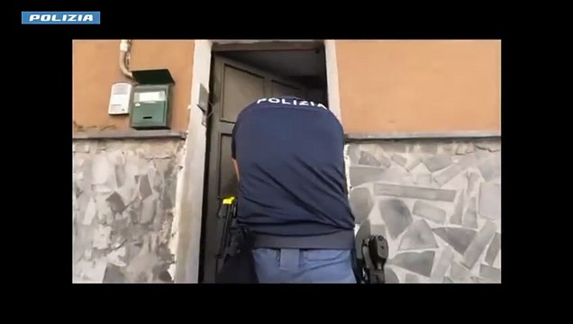 Catania, quartiere San Cristoforo: Polizia scopre 'drug room' con vie di fuga