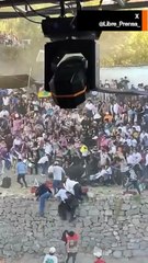 Video: Okse rømmer fra religiøs seremoni i Peru – skader 30 personer
