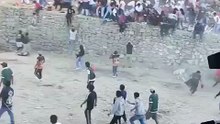 Video: Stier verletzt 30 Menschen nach Flucht aus religiöser Zeremonie in Peru
