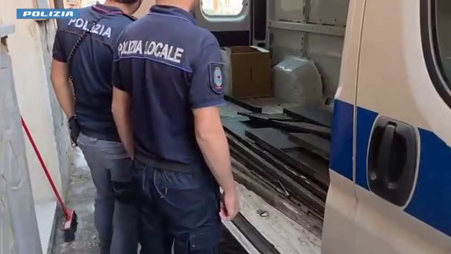 La Polizia scopre una drug room a Catania, scattano quattro denunce