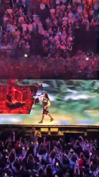 Billie Eilish chante son tube Birds of a Feather en concert à Paris