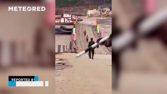 The Red River floods sweep away the Pong Chau Bridge in Vietnam! The infrastructure has been damaged several times in recent years.