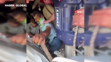 Adana'da kaza! Tır narenciye bahçesine devrildi