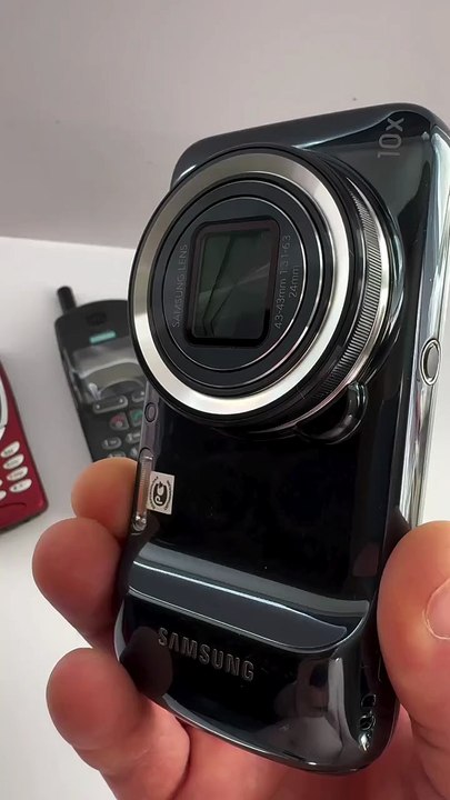 Samsung S4 Zoom, 2013