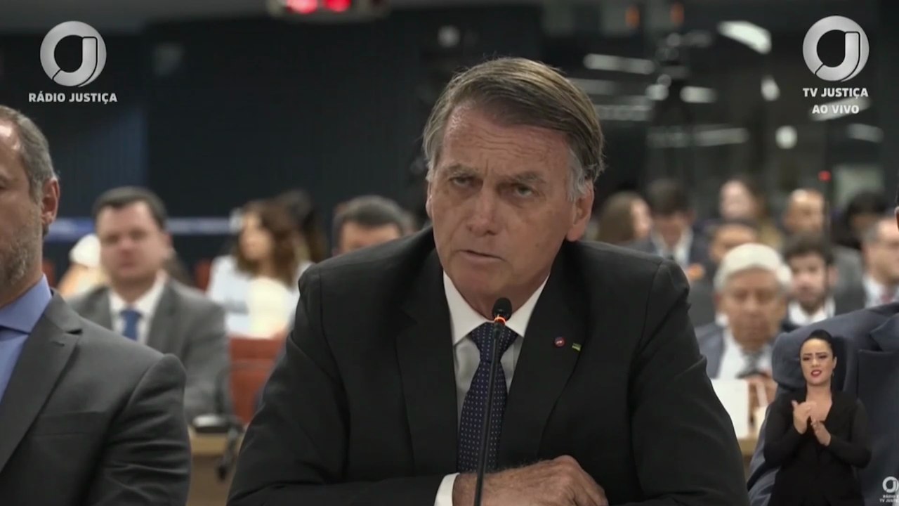 Bolsonaro admite buscar alternativas constitucionales tras derrota electoral