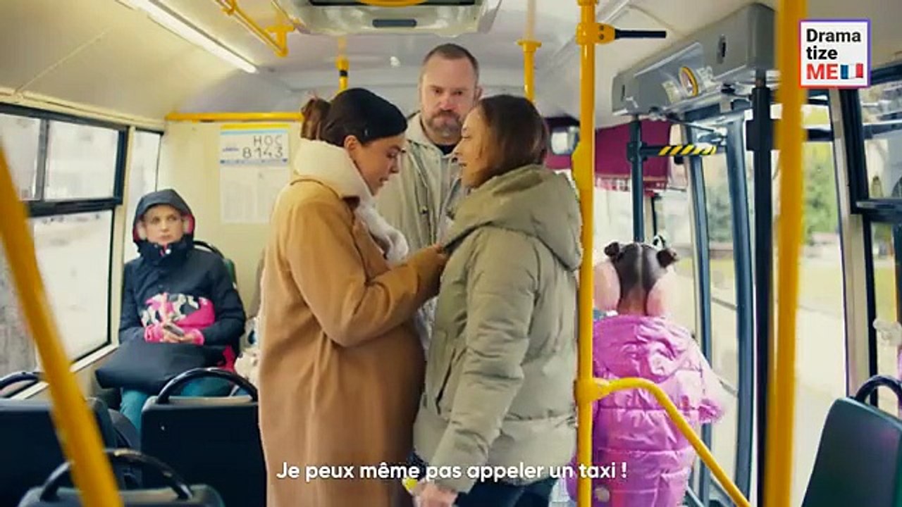 Une Mère Laisse Sa Fille Ne Pas Respecter Une Femme Enceinte
