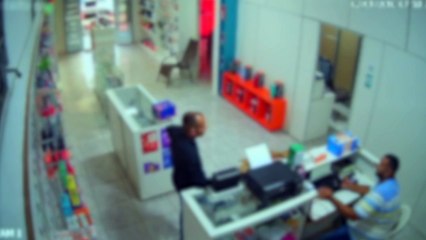 Assassinato em plena luz do dia: câmeras registram execução em loja