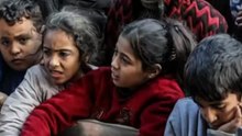 starving children waiting for food
