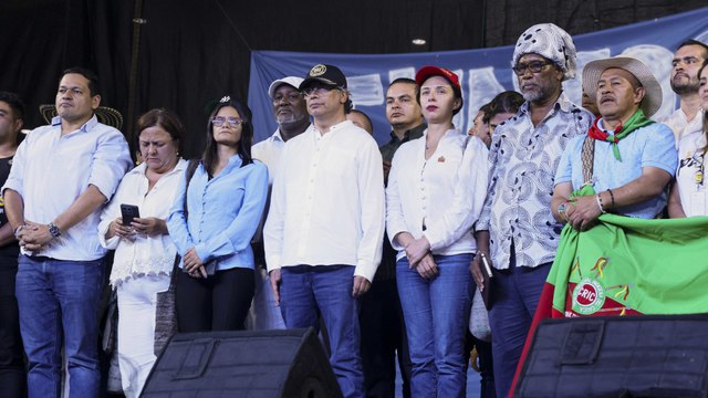 Constitucionalistas van de frente tras el decreto que convoca a la consulta popular