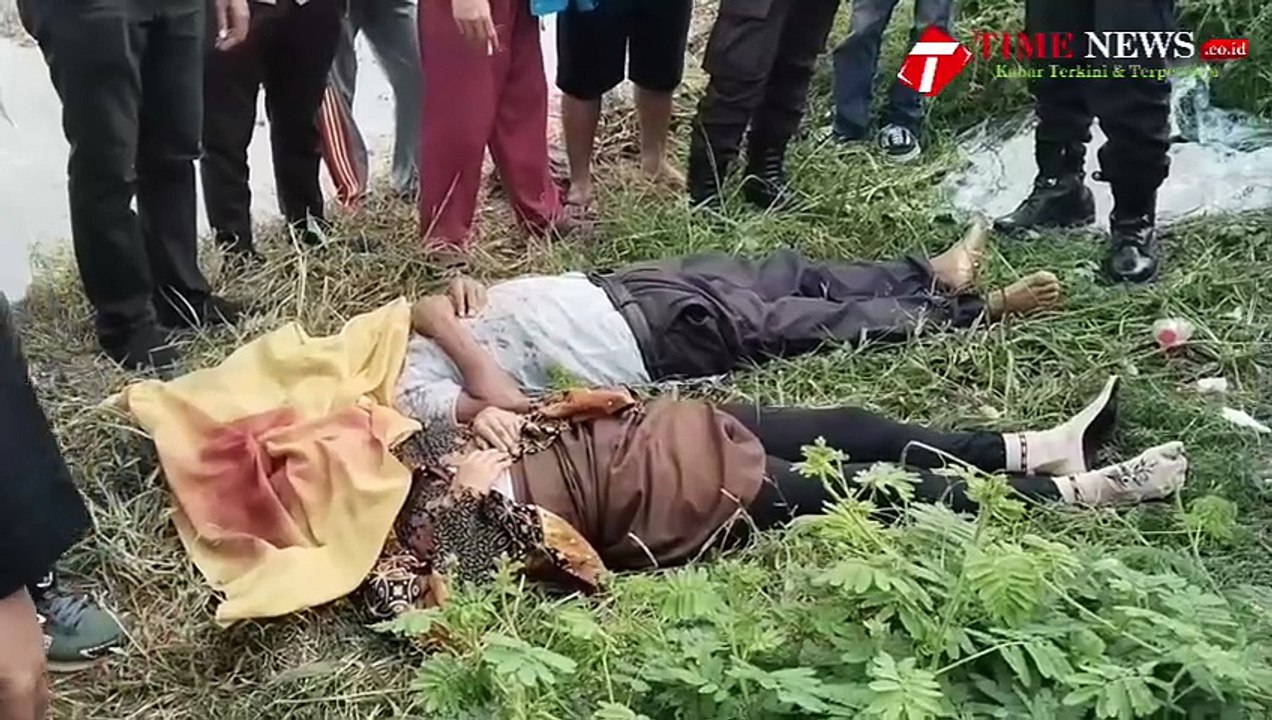 Dua Orang Penumpang Tewas Setelah Mobil Yang Meraka Tumpangi Tertabrak  Kereta Api