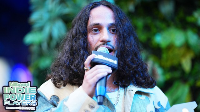 Andreea Gleeson & Romain Vivien Present Russ With the 2025 Indie Trailblazer Award | Indie Power Players 2025