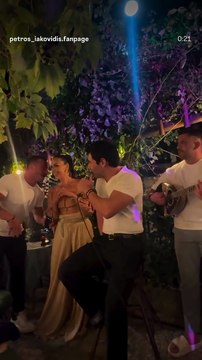 Το τραγούδι του Πέτρου Ιακωβίδη στη βάφτιση του γιου της Βούλγαρη