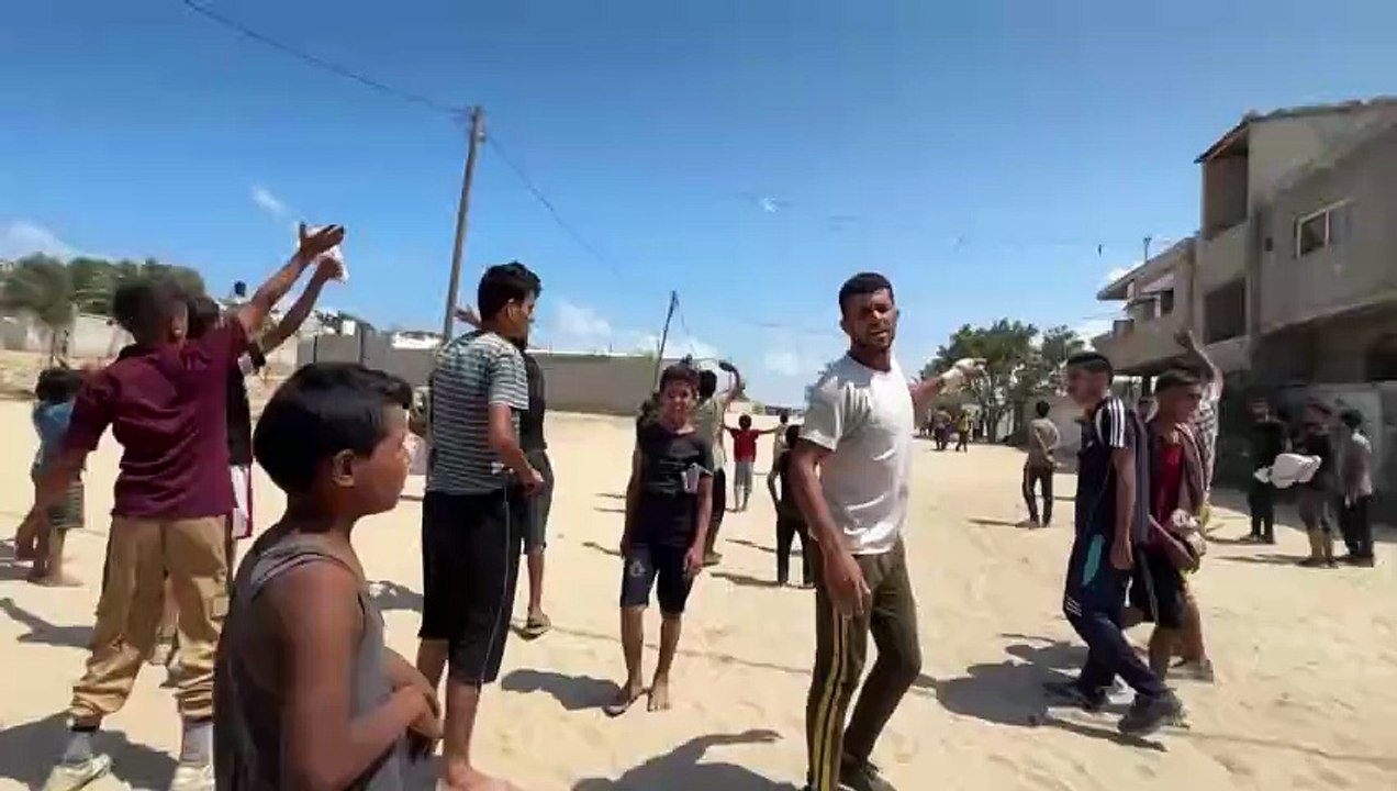 Dzieci w Gazie walczą o jedzenie, pomoc nie nadąża