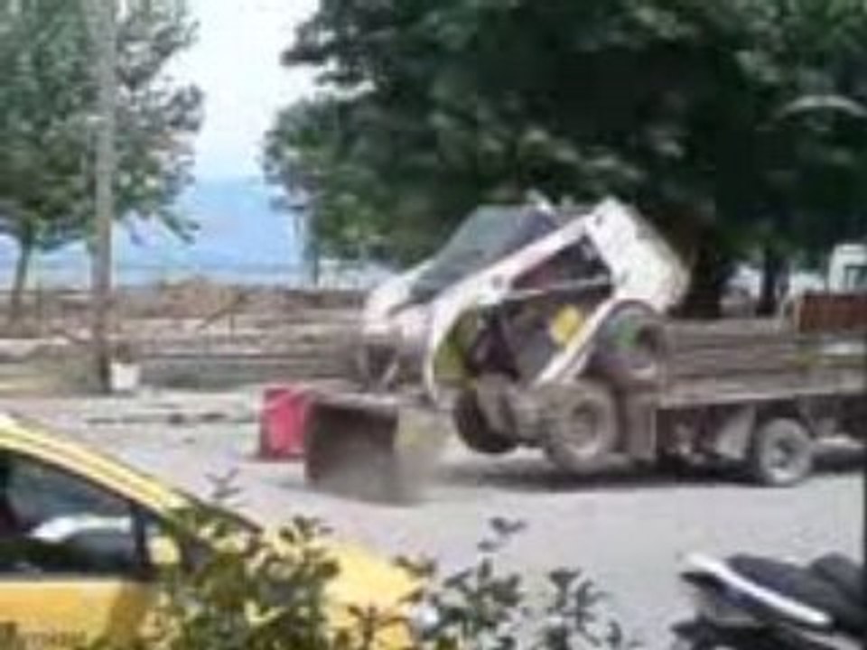 comment faire rentrer une pelleteuse dans un camion ?