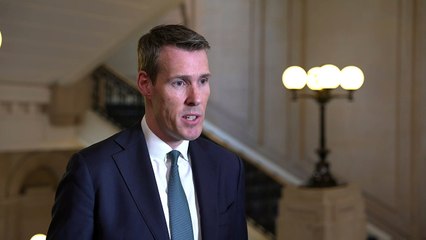 Minister defends govt’s handling of small boat crossings