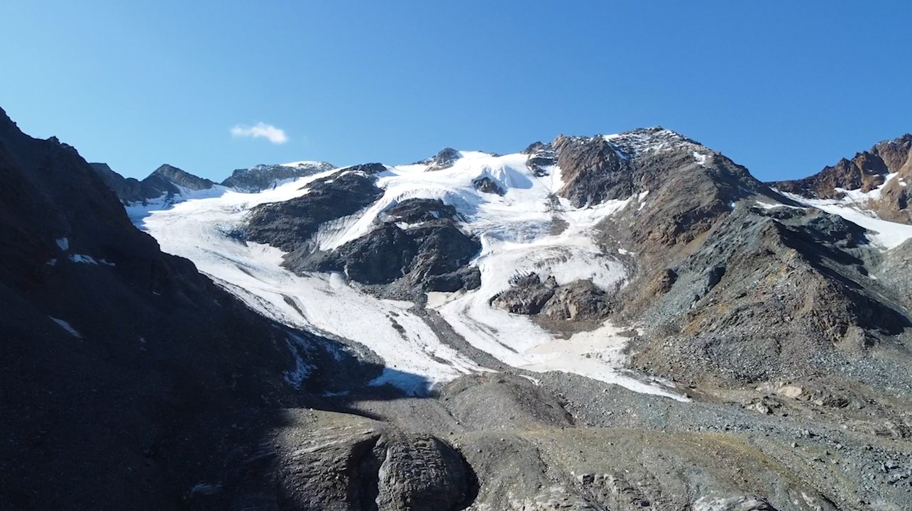 Il ghiacciaio Solda del gruppo Ortles-Cevedale arretrato e sempre pi? nero. Il bilancio di Carovana dei ghiacciai in Alto Adige
