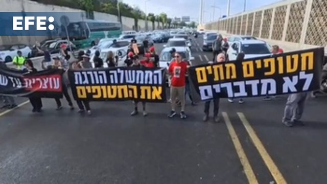 Israelíes bloquean las carreteras del país como protesta para reclamar un acuerdo en Gaza