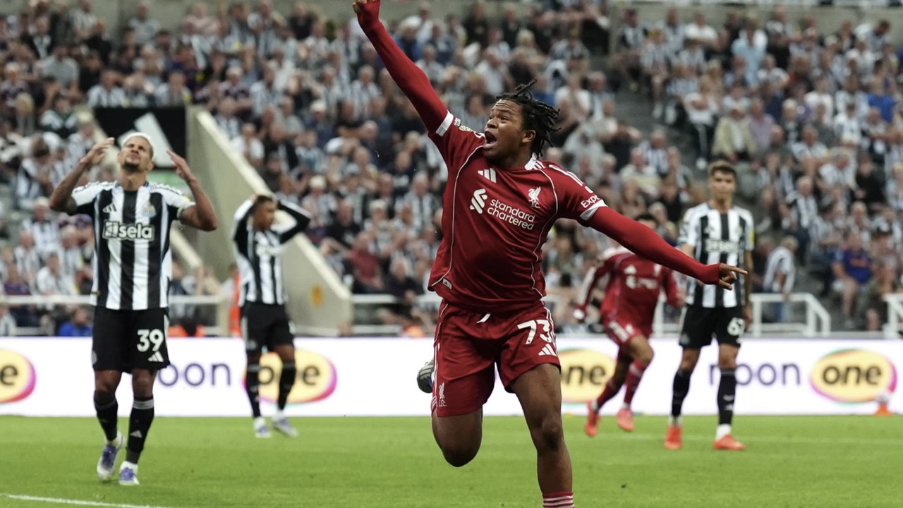 Ten-man Newcastle United left “gutted” after late Liverpool winner but strong message sent to Alexander Isak