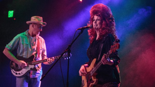 La banda estadounidense que lanzaba pollo frito en sus conciertos: No se sabía hasta que lo veías en directo porque no había YouTube