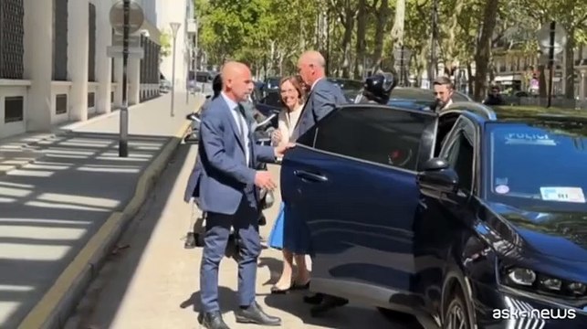 Francia sull'orlo della crisi, Bayrou chiede fiducia sulla manovra