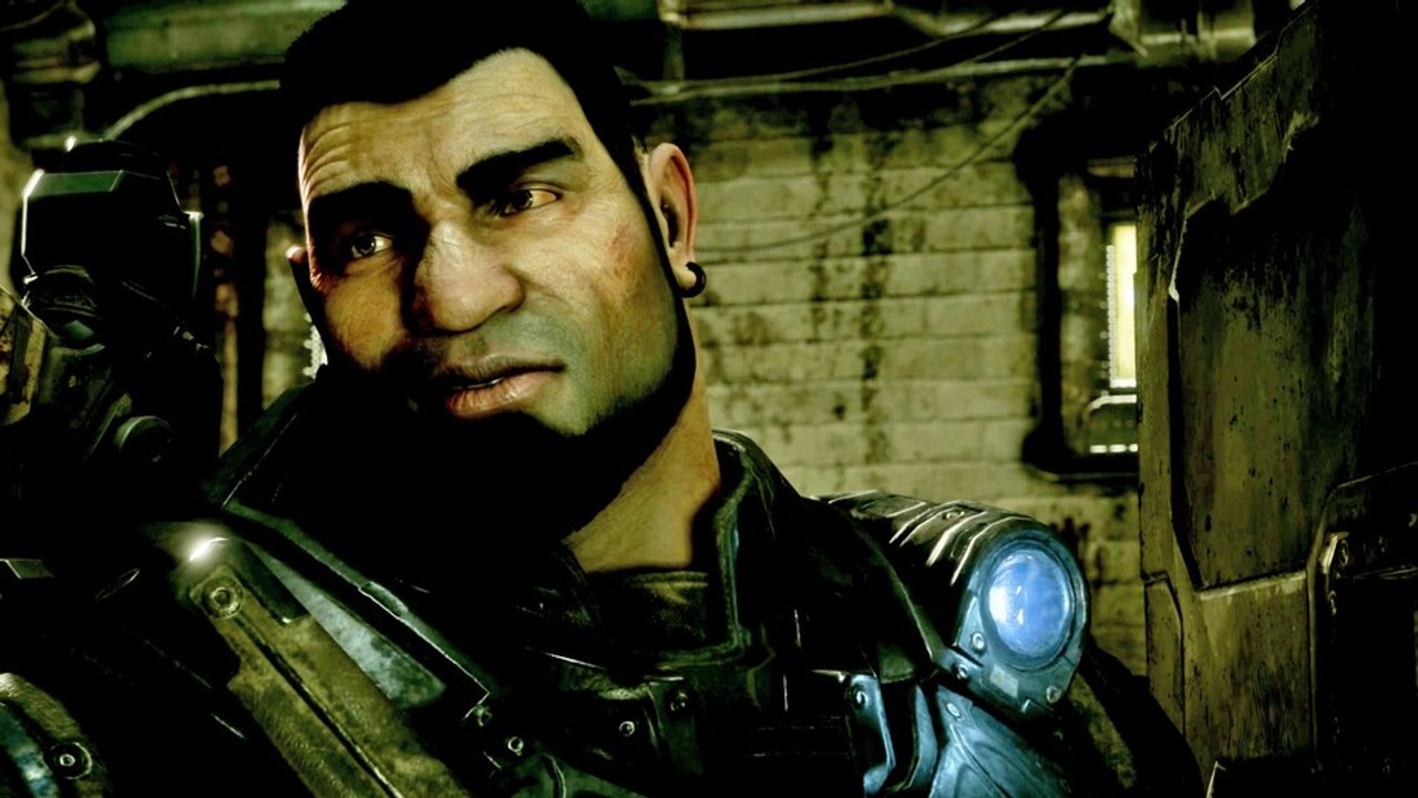 Marcus Fenix greift in Gears of War: Reloaded nochmal zum Kettensägen-Gewehr