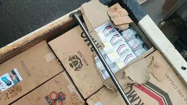 PRF de Cascavel apreende carreta com grande quantidade de cigarros contrabandeados