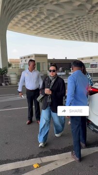 Bollywood Actress Karishma Kapoor Arrived Airport For Traveling❤️🥰🔥#karishmakapoor #bollywood #actress #actressreels
