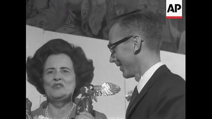 El Dr. Albert Sabin gana el Premio Lasker; comenta sobre la investigación de la polio y el cáncer