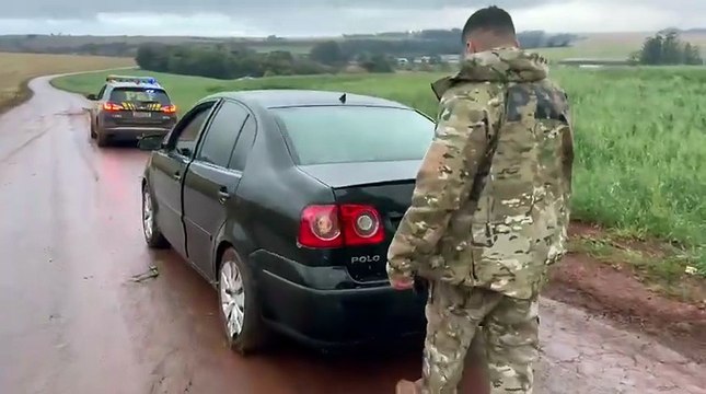 Motorista foge, abandona carro e PRF apreende 362 kg de maconha em Cascavel