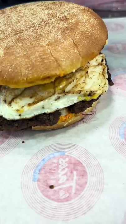 The Burger with a 180 gram steak and egg #BR3 #BR3Food #streetfood #FoodLover #foodies