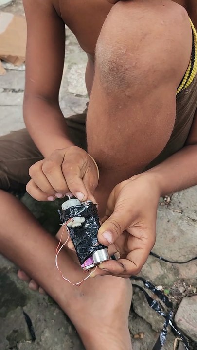 El "Pequeño Genio" de Cuba: Combate los APAGONES con sus increíbles INVENTOS 💡