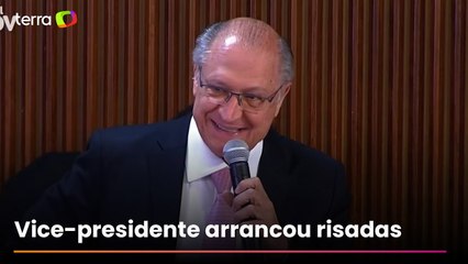 ‘Tirei o boné porque é dos carecas que elas gostam mais’, brinca Alckmin em reunião ministerial