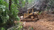 D6R XL Bulldozer Technique Cuts Through Mountains