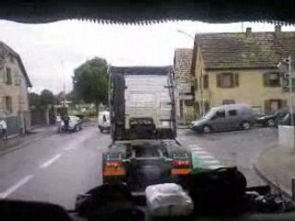 Festival défilé a fond en plain village