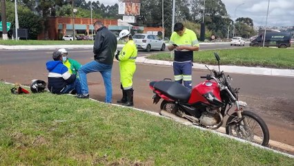 Caminhonete e moto se envolvem em colisão no Trevo da Portal