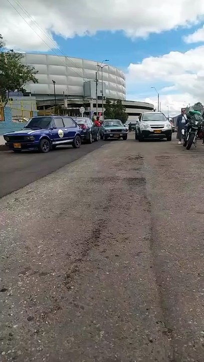Que lindo policía 😃