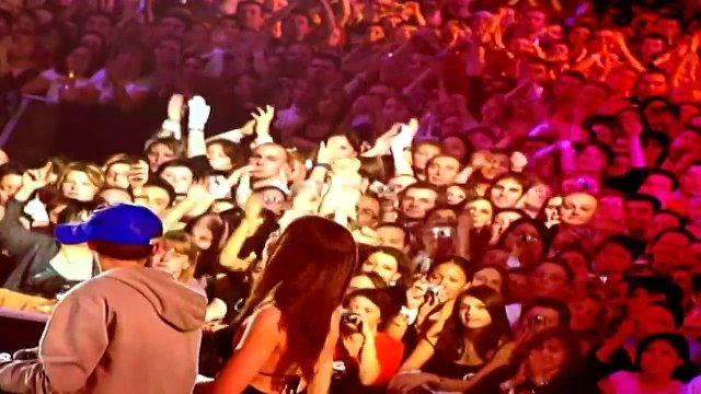 MEDLEY ADULTES ET ENFANTS — Maunier / Lavoine / Cabrel / Kaas / St Pier / Arena / Badi /// [Les Enfoirés 2006 : “Le village des Enfoirés” / Le concert, DVD-1] / { Live à la ville de Lyon }