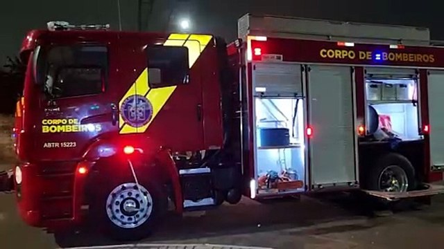 Idosa fica ferida após colisão entre Prisma e Tracker na Avenida Carlos Gomes