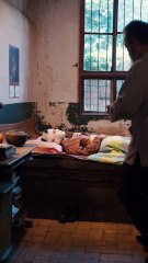 ENG DUB The wealthy CEO forced his biological mother to kneel down and jump off the building