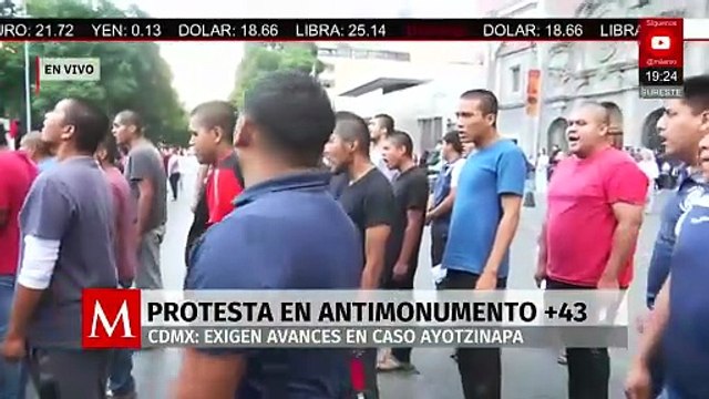 Realizan mitin en el Hemiciclo a Juárez padres y madres de los normalistas de Ayotzinapa