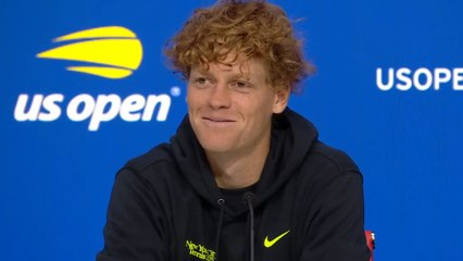 US Open 2025 - Jannik Sinner : "La coupe de Carlos Alcaraz ? Tout lui va !"