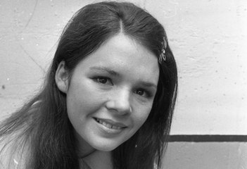 Eurovision Winner Dana Wishes Success to Derbyshire Theatre Company 🎶